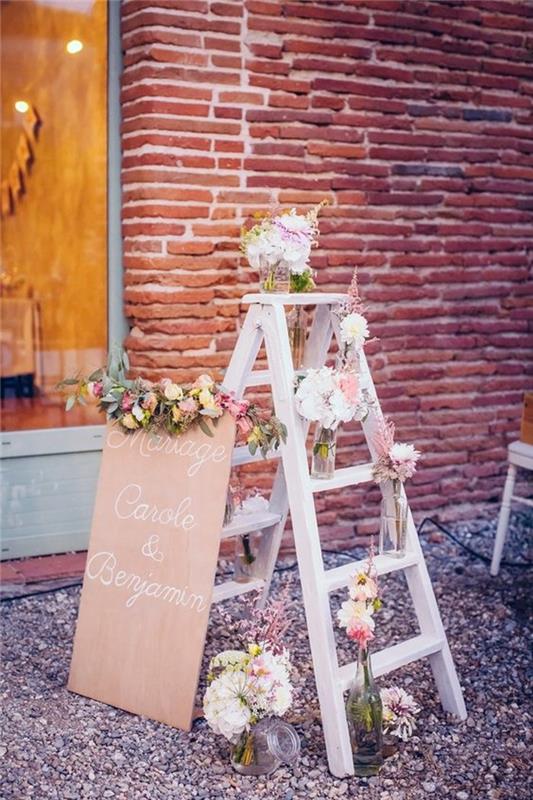 bröllop-rum-dekoration-med-trä-stege-och-blommor-rustik-bröllop-dekoration