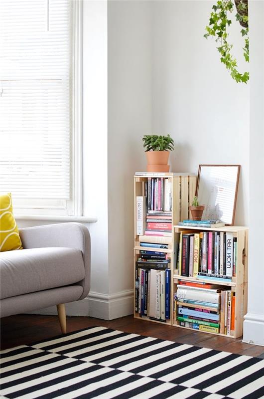 dekoratívny kútik na čítanie s drevenou paletou alebo prepravkami, jednoduchá a lacná úložná jednotka pre domácich majstrov s drevenými prepravkami