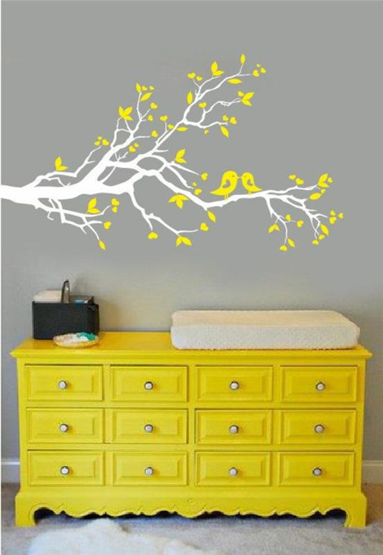 dekorera-väggarna-med-träd-vägg-klistermärken-hur-att-dekorera-ditt-sovrum-gula-möbler