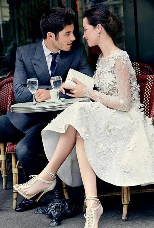 فستان خطوبة فستان خطوبة فستان أبيض حذاء كعب حقيبة يد زوجين