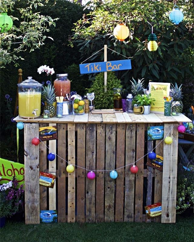 deco bar guinguette med godislådor, ananas, färgglada krans och papperslyktor, gör en tiki bar i din trädgård
