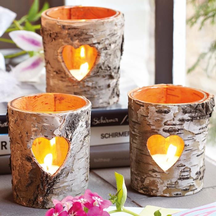 فوانيس DIY مصنوعة من لحاء فروع الأشجار مع وجود شموع بالداخل ، وديكور رومانسي DIY