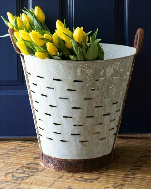 deco-loppmarknad-vintage-hink-omvandlad till vas