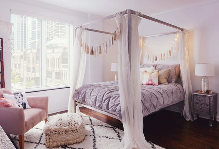ديكور غرفة نوم باللونين الرمادي والوردي ، سجادة بربري ، كرسي بذراعين وردي ، كرسي أبيض ، سرير مزخرف