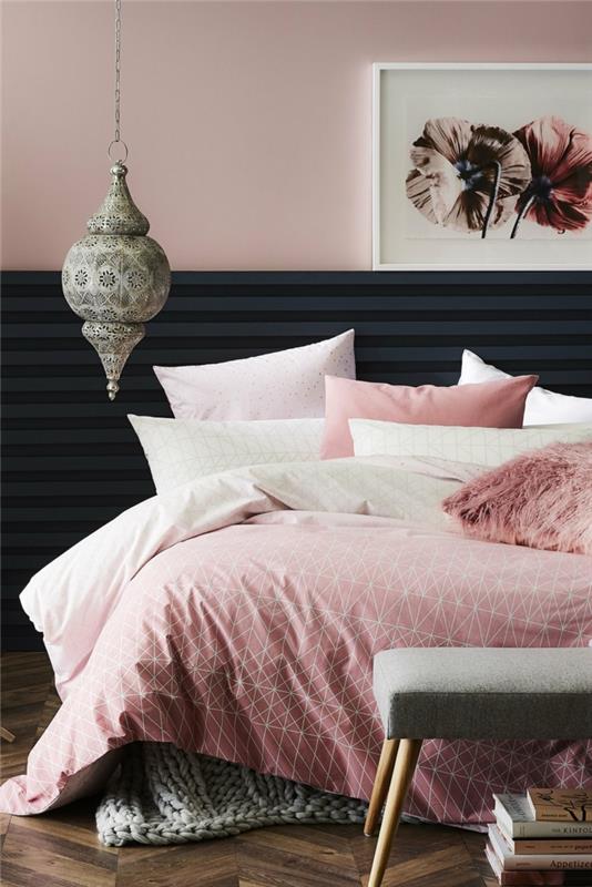rosa lakan, geometriska mönster, blommor med inramning, marockansk lykta, gigantisk sänggavel