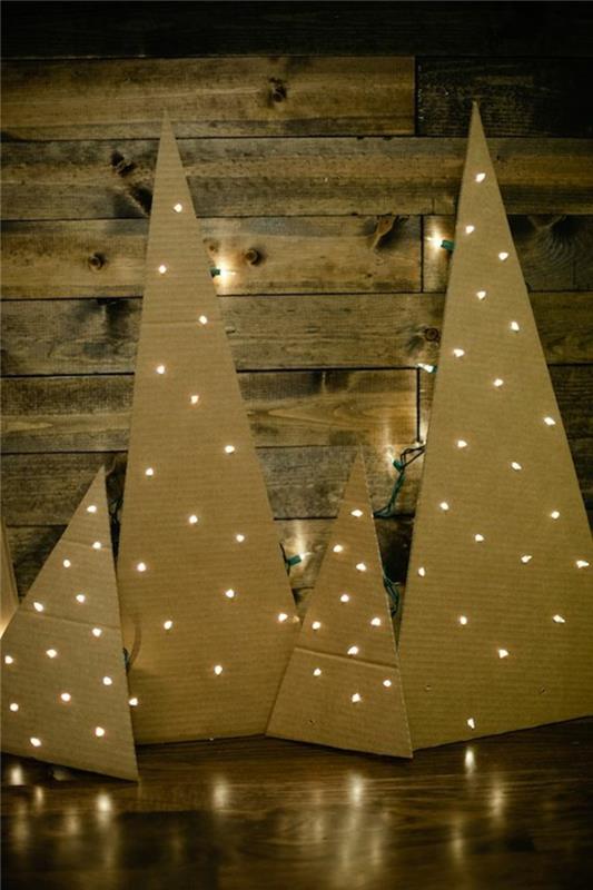 ručne robená vianočná dekorácia, kartónový stromček a svetelná girlanda, jednoduché DIY