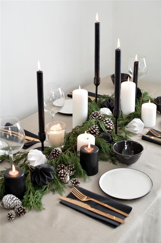 bordsdekoration för jul hemlagad svart ljus center tabell natur med gran grenar kottar falsk snö