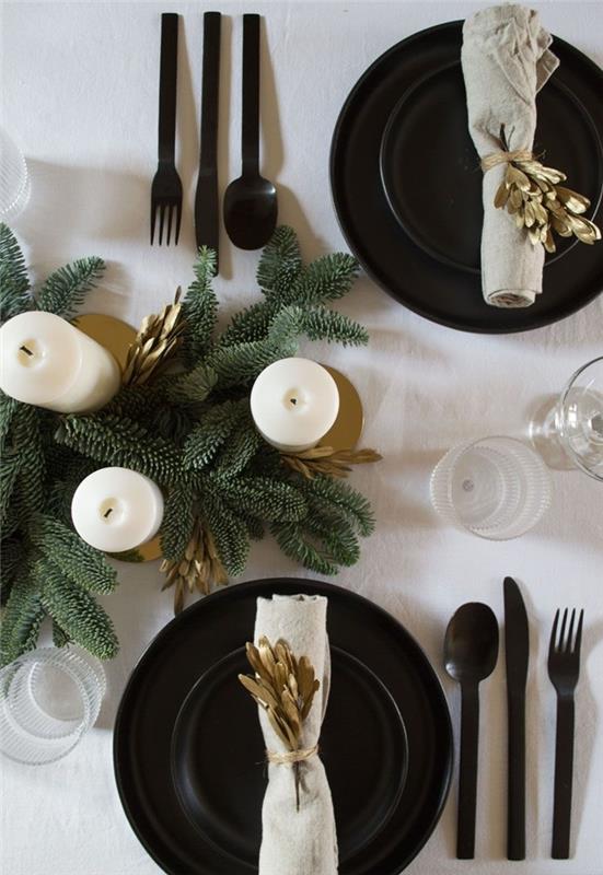hemgjorda bordsdekorationer för jul vit och svart tema naturliga gröna accenter grenar grönska vita ljus