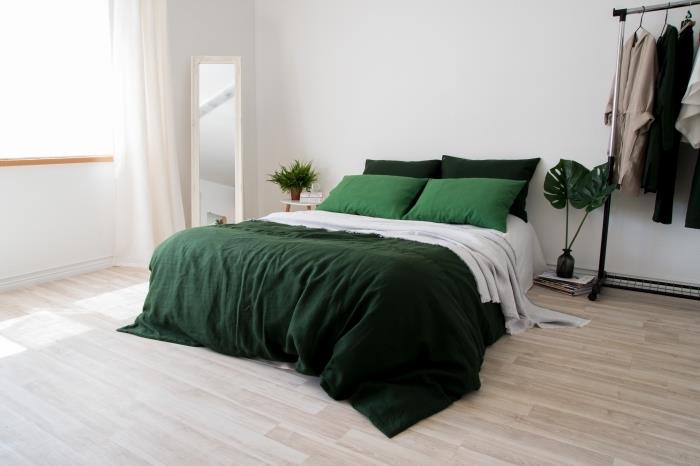 modernt vuxen sovrum måleri exempel, sovrum layout med vita väggar och ljus trä parkett