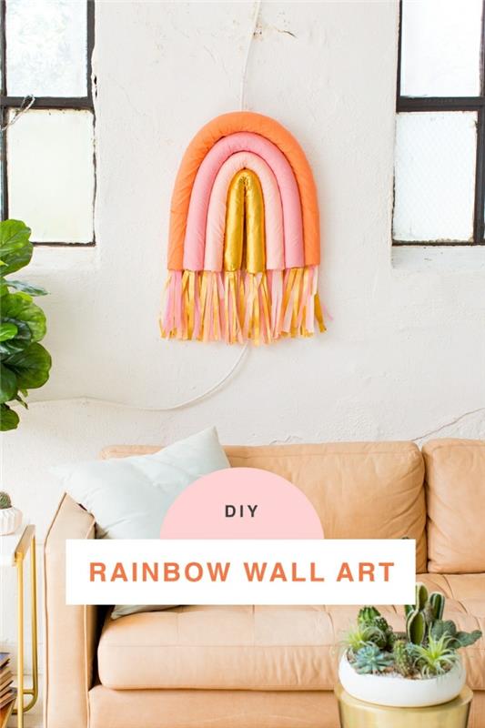 orange soffa, regnbåge i pastellfärger, gör-det-själv-inredning med poolnudlar