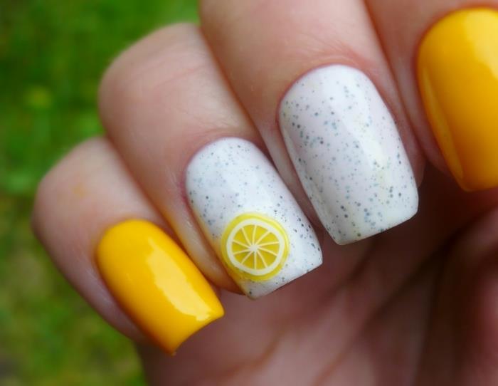 fruktig nail art deco, sommar nagel deco i ljusa färger, citron, fyrkantiga naglar i gult och vitt