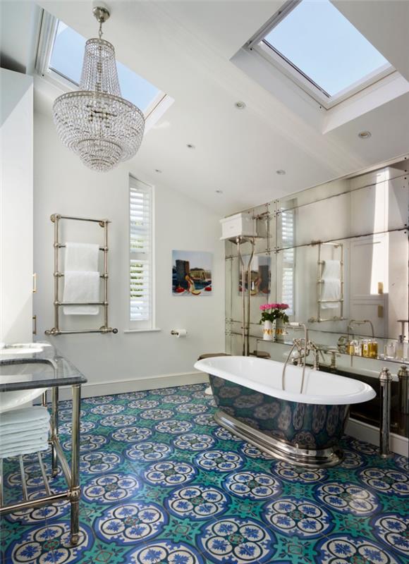 moderná kúpeľňa s elegantnými akcentmi v kúpeľni s oceľovou podlahou a cementovou dlažbou