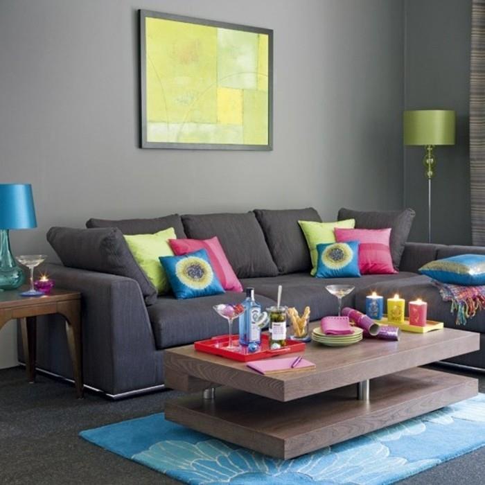 moderná obývacia izba-farba-sivá-obývačka-šedá-sedačka-a-viacfarebné vzory
