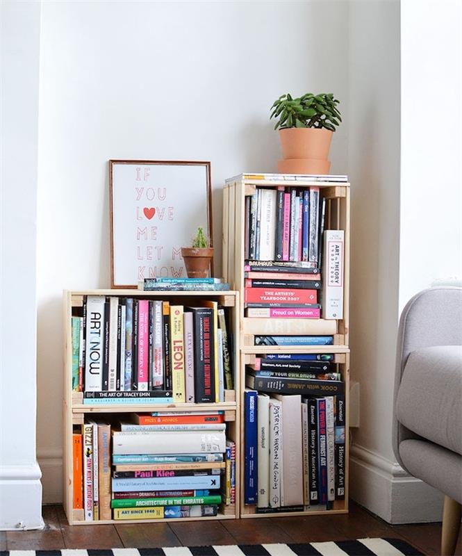 DIY förvaring i lätta trälådor, böcker, ljus parkett, svartvita randiga mattor, idee creation deco recup