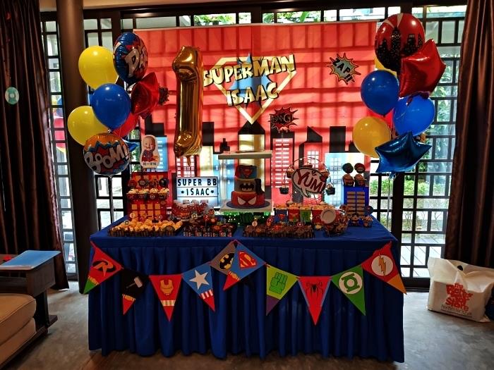 idé för pojke födelsedag dekoration tema, 1 års födelsedagsdekoration på temat superhjältar med färgglada ballonger och vimplar krans