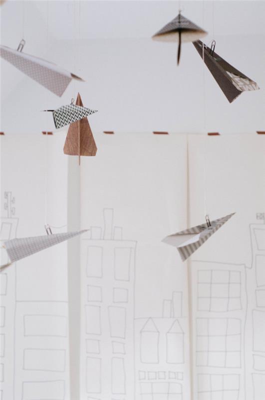 čo robiť s lietadlom origami, originálna párty dekorácia so zavesením lietadla origami