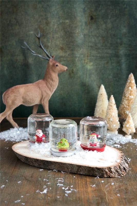 Vianočná dekorácia ručne vyrobený originálny stredobod s nádobami z recyklovaného skla a drevenou guľatinou ako základom
