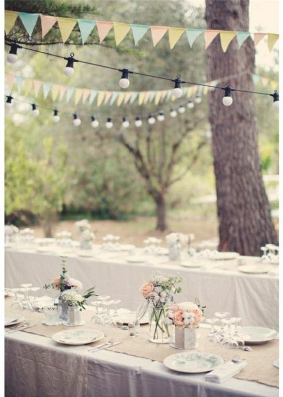 billigt-bröllop-dekoration-med-rustika-blommor-rotting-bordslöpare