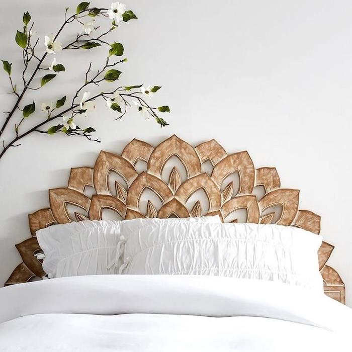 dekorácia steny čelo postele z bieleho dreva