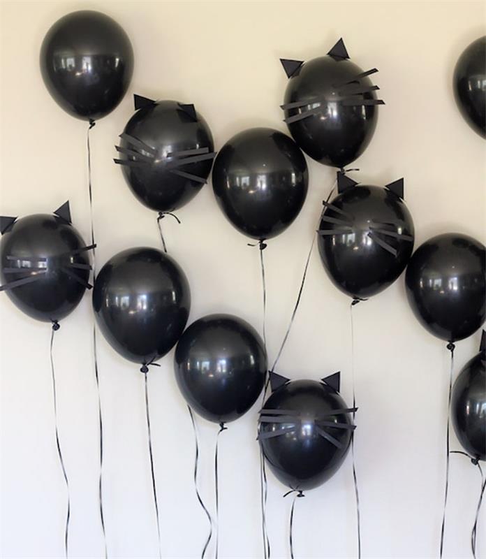 halloween deco, inredning med vita väggar och svarta ballonger för Halloween med svart fladdermus design