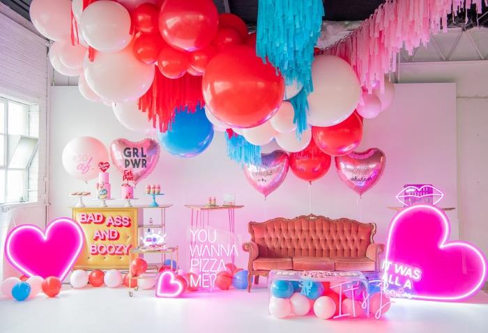 deco idé 30 år med föremål i flashiga färger, anordna en födelsedagsfest hemma för kvinnor