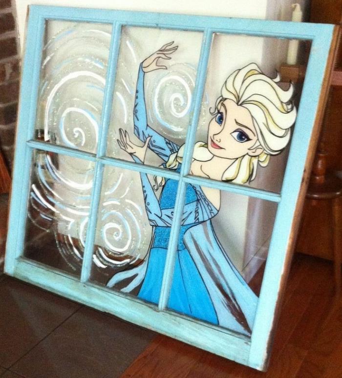 Nápad na tvorbu deco, drevené okno a maľované modré sklo s akrylovou kresbou Elsa, výzdoba detskej izby Frozen