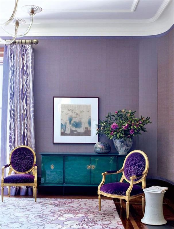 purpurová obývacia izba, purpurové čalúnenie do obývačky, nápady na farebný dizajn interiéru