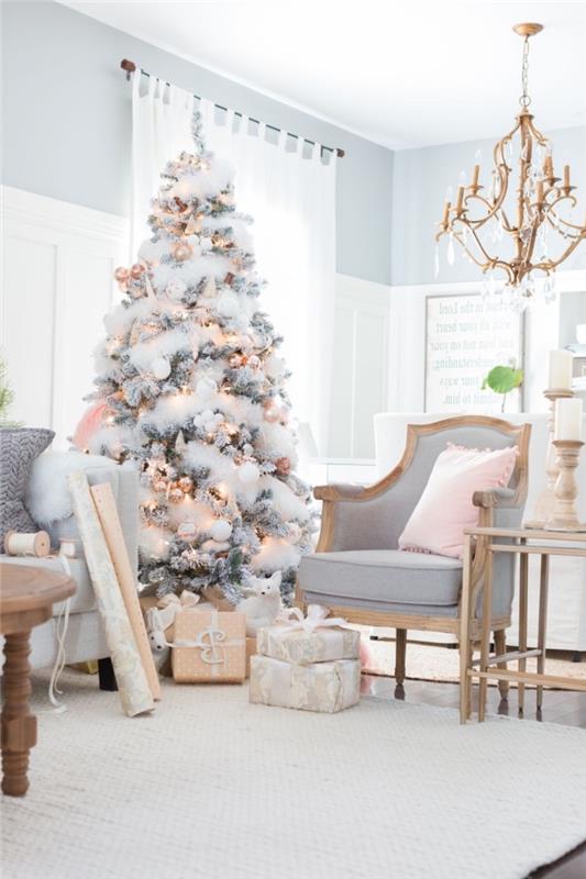 idé hur man dekorerar ett träd för modern och feminin inredning, modell konstgjord julgran med silvergrenar