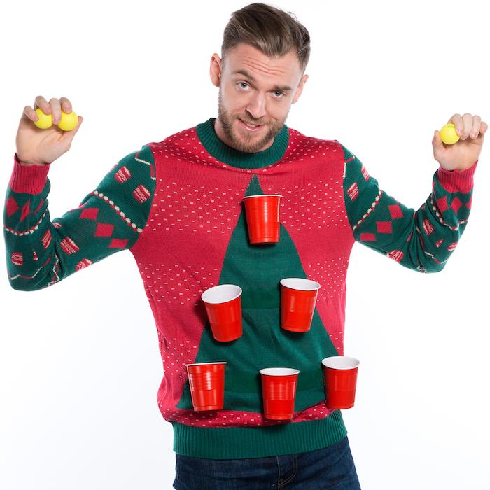 škaredý sveter na Vianoce muž gýčový kostým s pohármi na pivo pong deň Silvester
