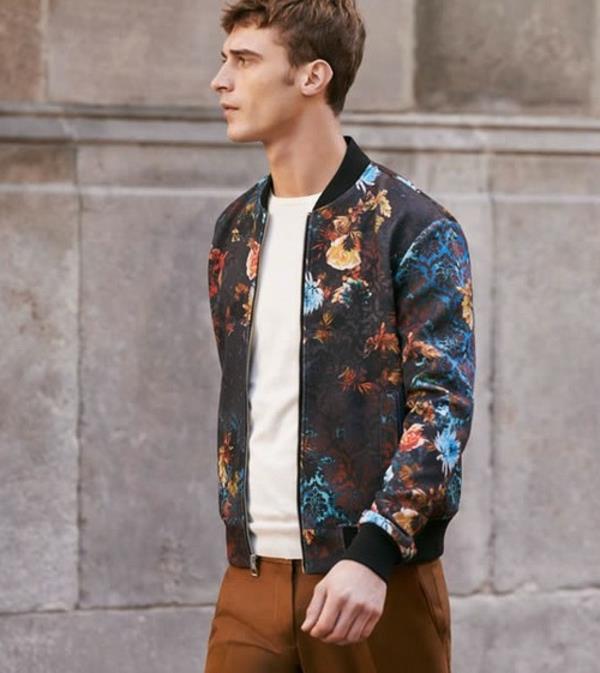 denim-jeans-hur-att-bära-blommig-jackan-man-pojke