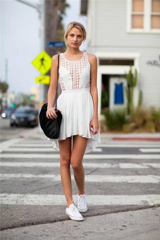 elegantné-letné-šaty-a-konverzné-biele-topánky