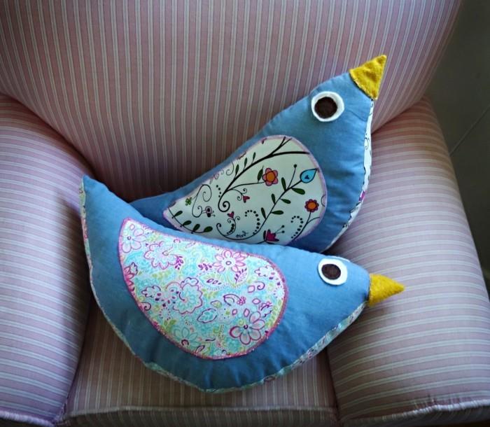 blå-fåglar-med-blommig-mönster-doudou-hemlagad-mönster-enkel-idé-hur-att-göra-en-doudou-lätt