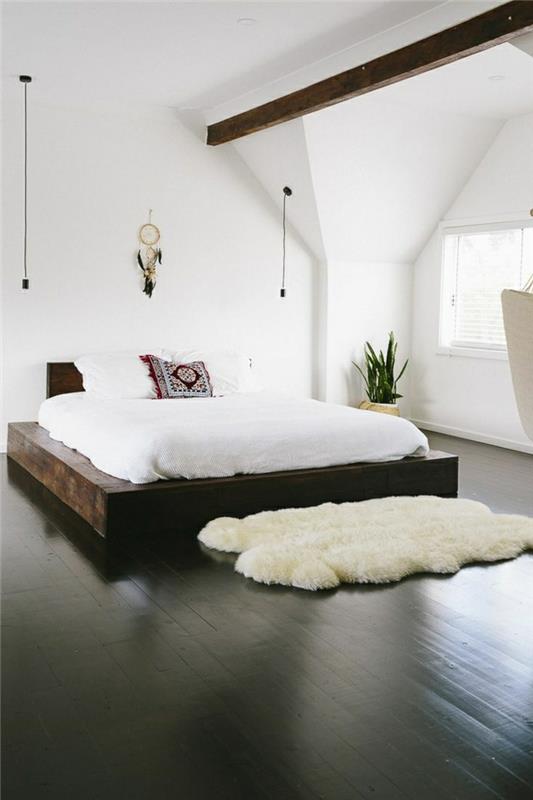 مفرش سرير-فرو صناعي-سجادة-أبيض-غرفة نوم-سرير واسع-في-خشب صلب