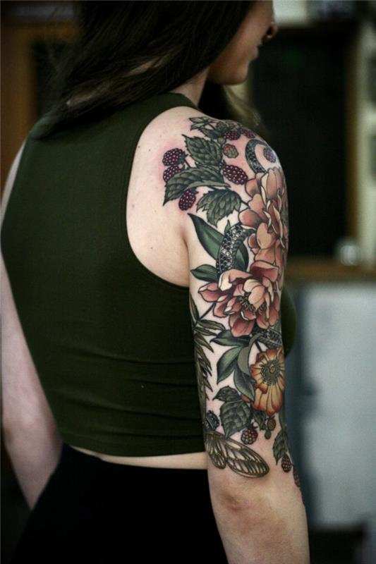 kvetinový vzor tetovania, pekné pivonky, maliny a potetované zelené listy
