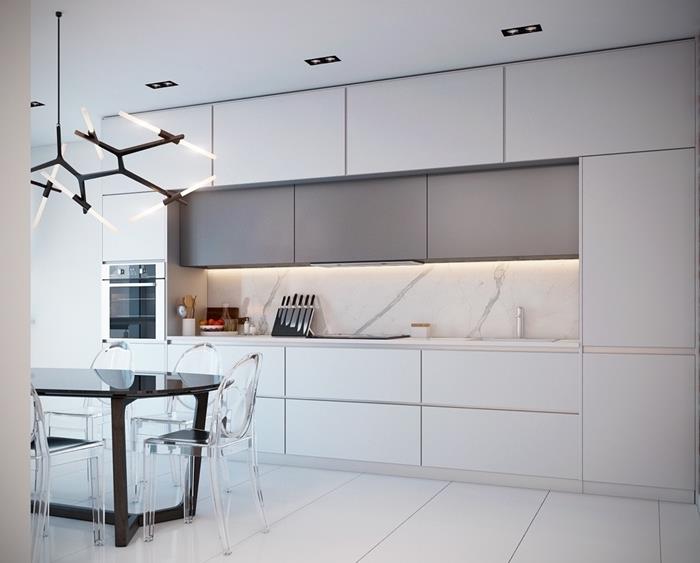 interiérový dizajn elegantný štýl luxusná moderná kuchyňa dekor matné čierne svietidlo led bodové osvetlenie biela mramorová kuchyňa