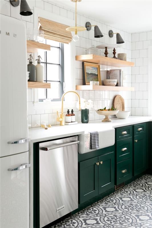 ما لون المطبخ ، ديكور المطبخ التقليدي باللون الأبيض والخشب مع الأثاث الأخضر الداكن