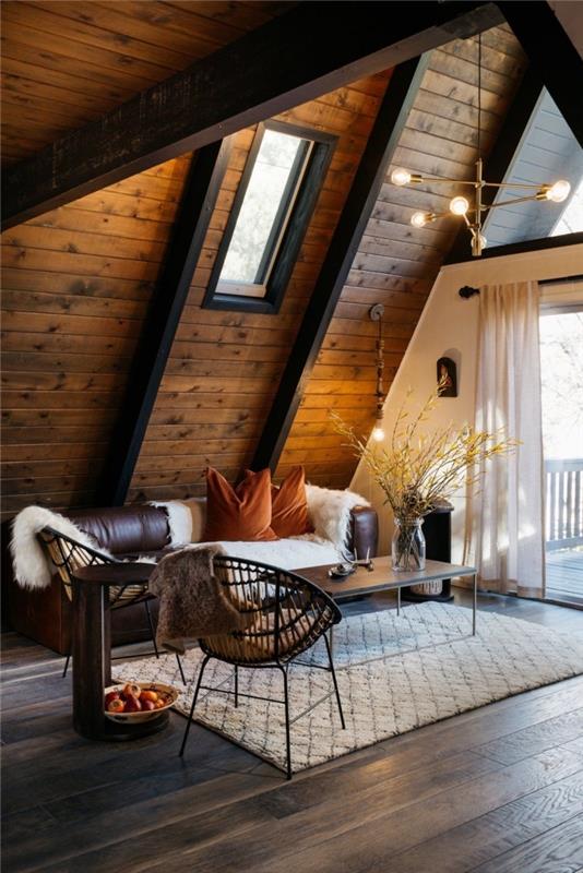 príklad modernej stodoly, dekorácie chaty v štýle tmavého dreva s koženým sedacím nábytkom a kovovým stolom