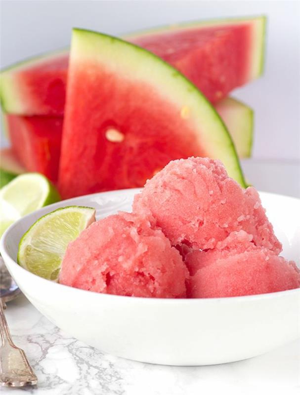 nízkokalorický recept, melónový sorbet, limetka, kúsky melónu, mramorový pult