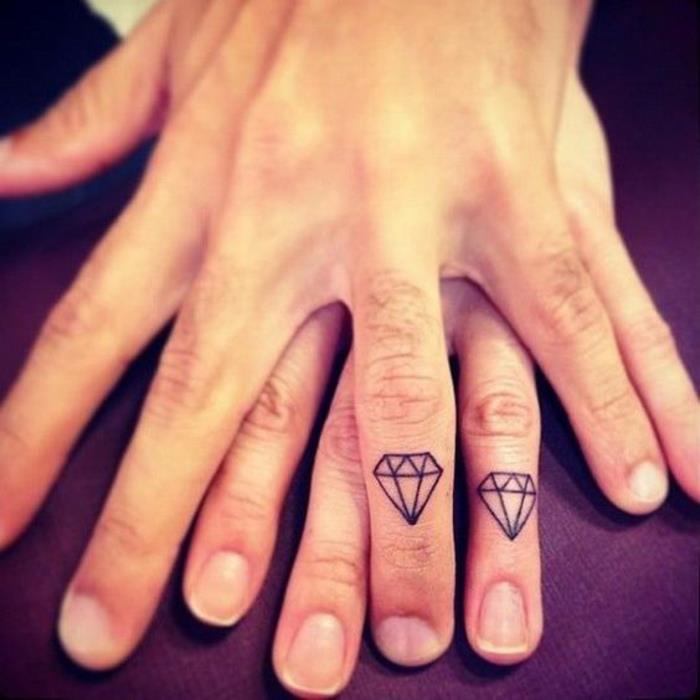 diamant par finger tatuering, telefonbok tatuering