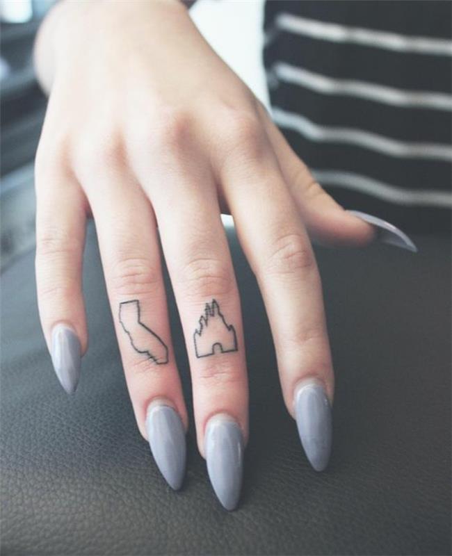 en falgtatuering inspirerad av Disney castle, geometrisk tatuering för kvinnor
