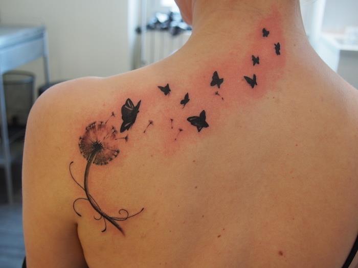 motýľové tetovanie, body art pre ženy, nápad na tetovanie s púpavou a čiernymi motýľmi