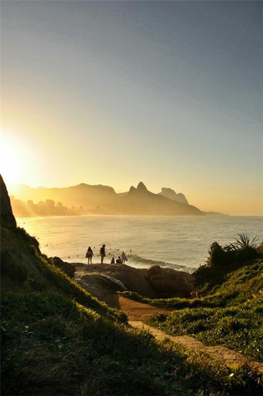 sunset-destination-by-the-sea-beach-chirurg