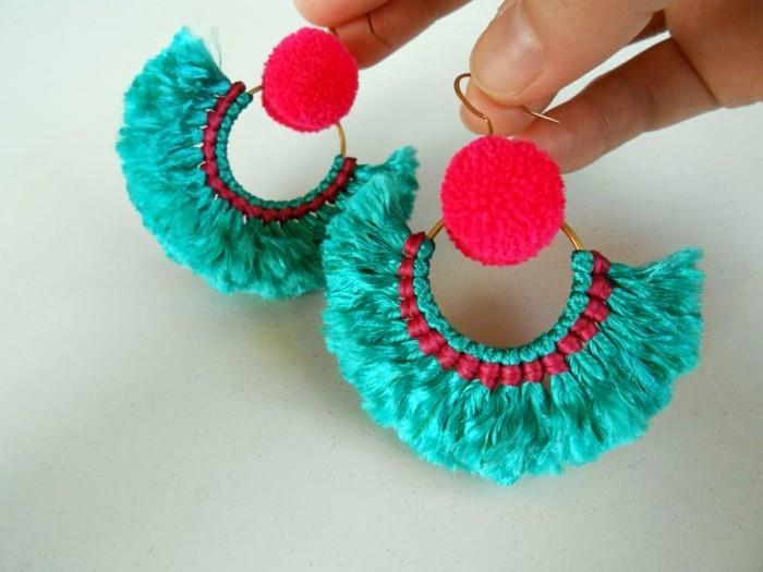 حلق DIY pompom-pink-tassel-blue-costume-jewelry-to-make-yourself