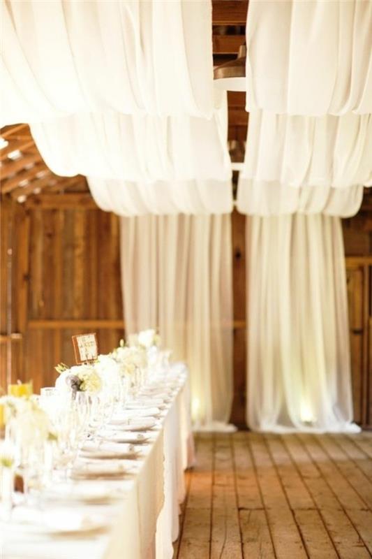 diy-deco-bröllop-rum-i-vitt-trä-golv-trä-rektangulärt-bord-stort-trä-golv