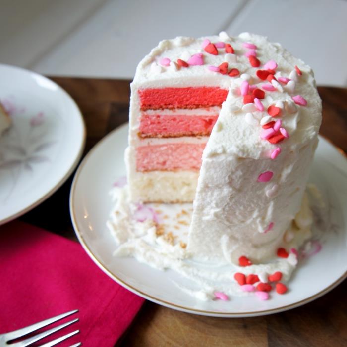 jednoduchý recept na prípravu bieleho valentínskeho koláča, mini okrúhly koláčový model s červenými tieňovanými vrstvami