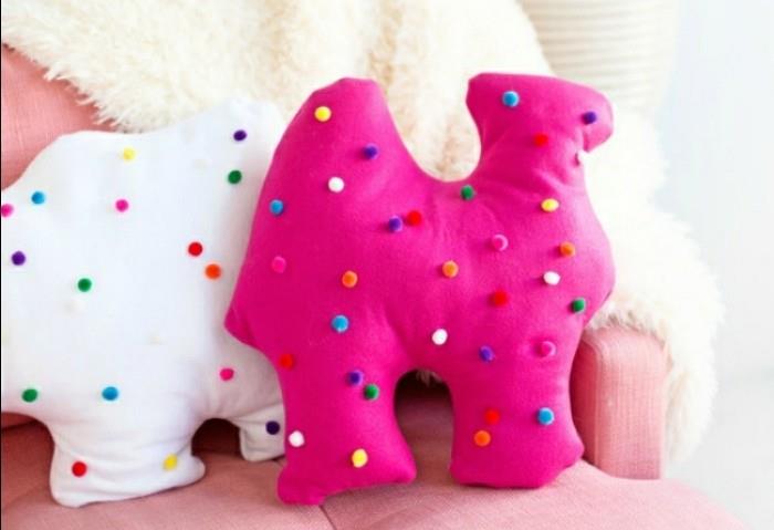 doudou-home-fromadaire-rosa-eller-vit-med-små-bollar-prickar-mångfärgade-diy-djur-fyllda-med-bomull