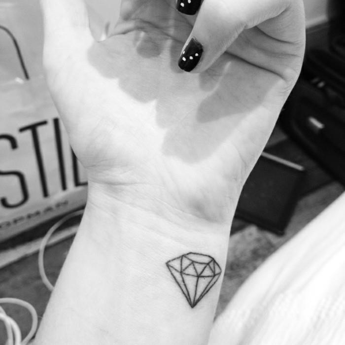 smärta-tatuering-handled-tatuering-brev-handled-cool-idé-diamant
