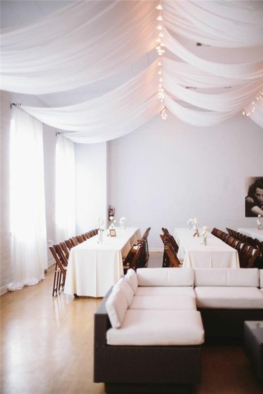 bröllop-tak-drapering-i-vitt-bröllop-bord-dekoration-original-idé-för-bröllop-hall