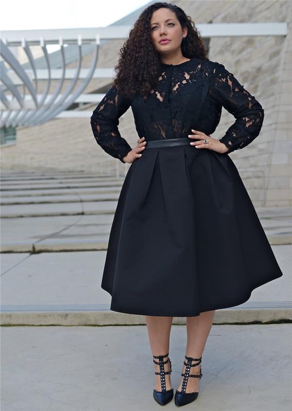 Elegantný model plus veľkosti s čipkovaným topom s dlhým rukávom a čiernou sukňou