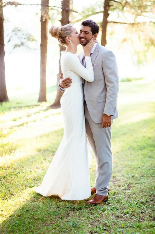 elegantné-svadobné šaty-jednoduché-lacné-krásne-zamilované páry